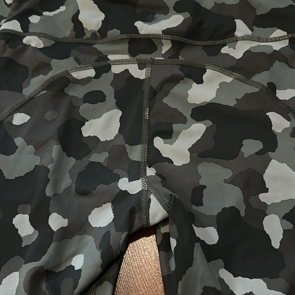 Athleta Lightning Camo 7/8 Tight in Super Sonic Size Medium Leggings - Picture 7 of 15